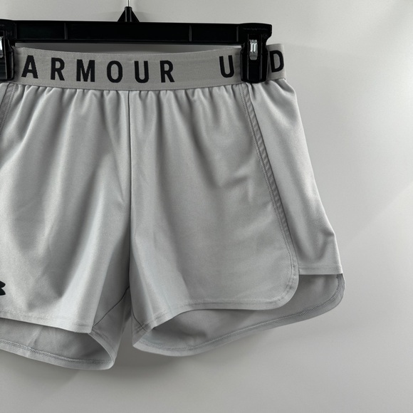 Under Armour Light Gray Loose Fit Running Shorts – Size Small - Picture 3 of 5